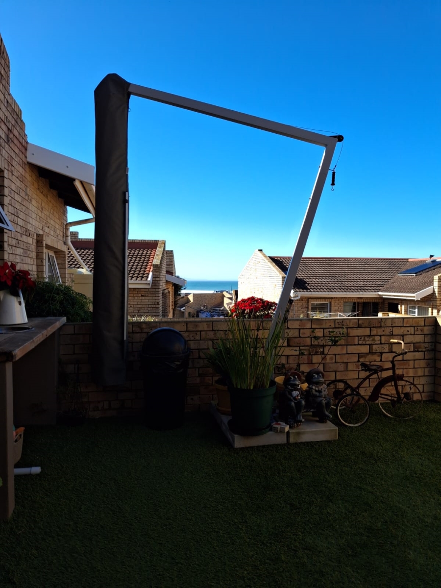 3 Bedroom Property for Sale in Wavecrest Eastern Cape